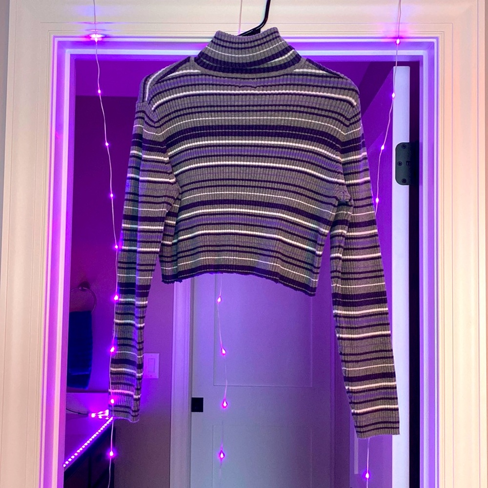 Purple Stripe Crop Sweater. Size M, Fits Large-Small. Super warm good condition